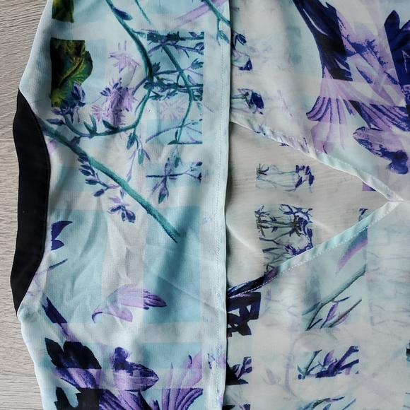 BCBG Sheer Patterned Blouse With Cut Out Details - Picture 5 of 5